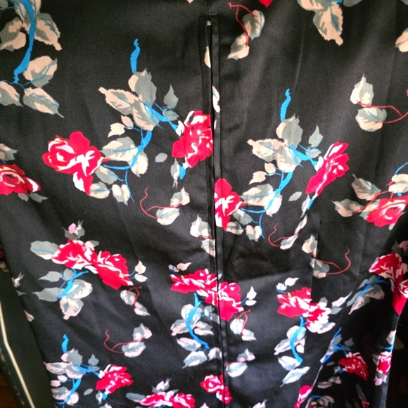 Hell Bunny PinUp Black and Red Floral Top L - Picture 7 of 9